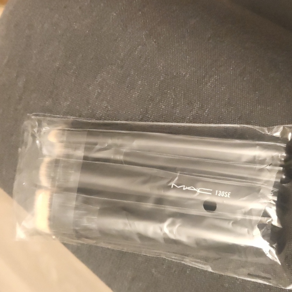MAC Cosmetics 4 Brush Set -282SE 130SE 286SE 187SE